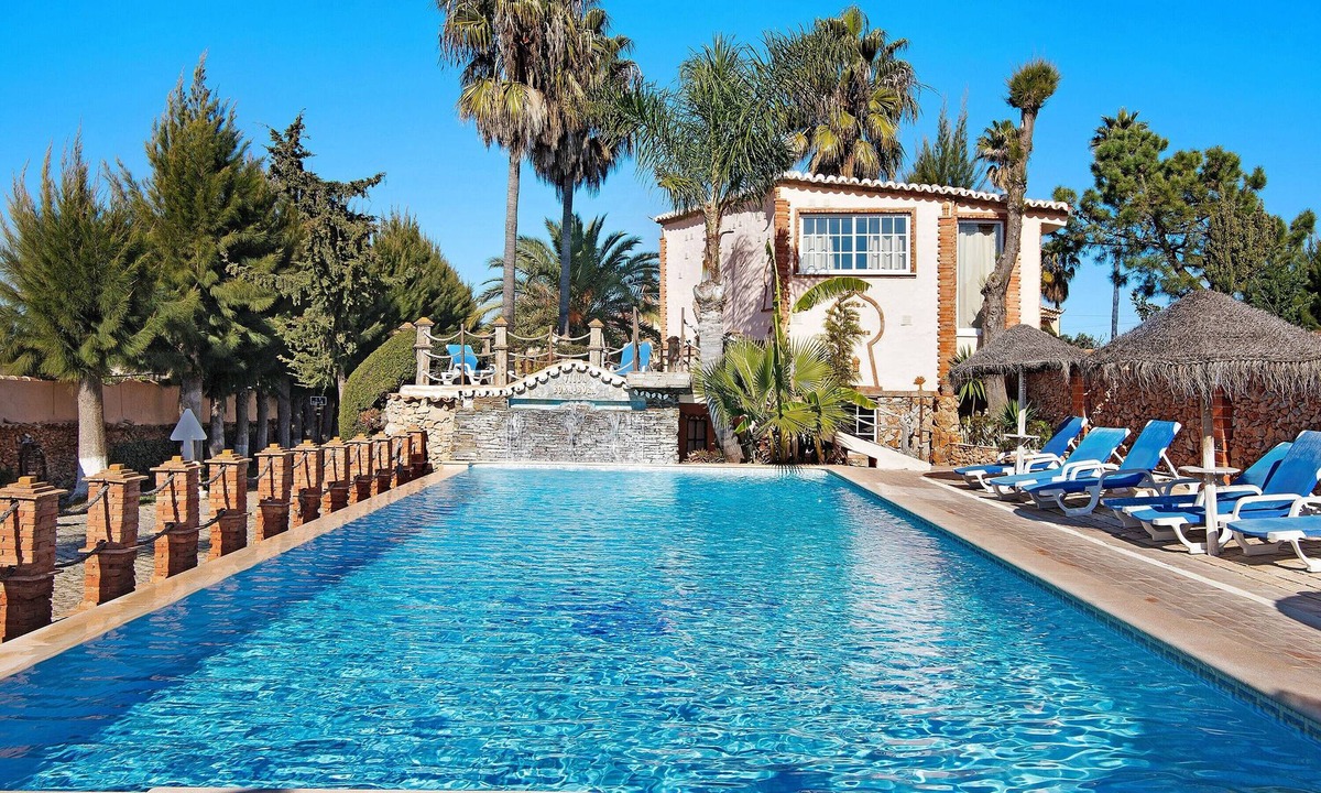 Monte Raposo House | 2-bed Holiday Apartment with Pool, Wi-Fi, Garden & Terrace