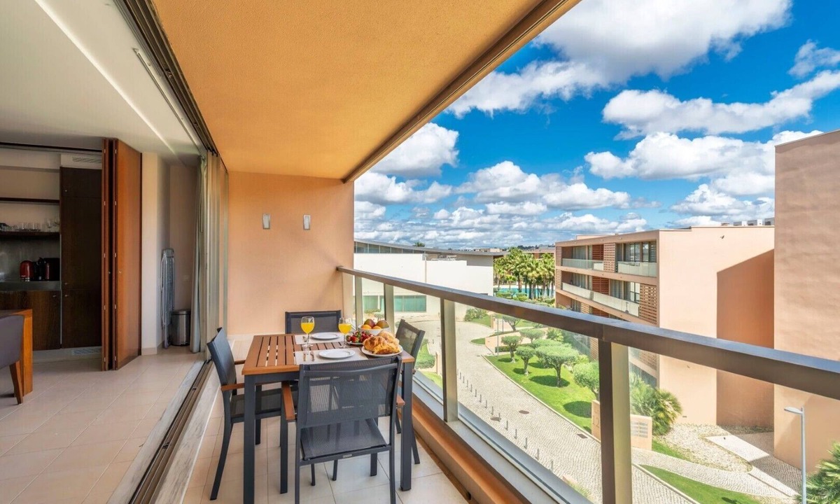 Salgados Apartment | 2-Bedroom Apartment Herdade Dos Salgados, Shared Pool, Wi-Fi & Air Conditioning