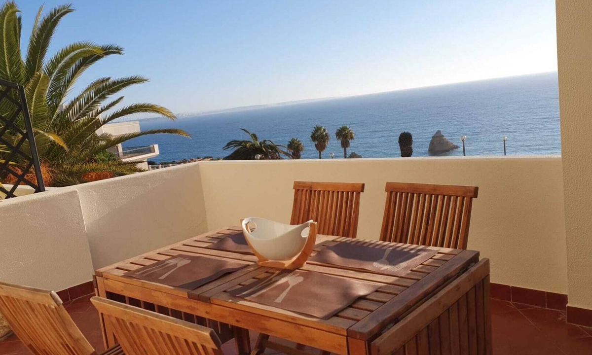 Ameijeira Apartment | 2-Bedroom Sea View Apartment with Pool & Wi‑Fi — 2 min Walk to Praia Dona Ana