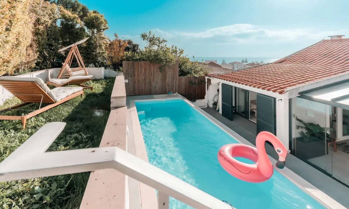 Parede Villa | 2 Private Pools, Ocean-View, Beach, Nintendo & BBQ