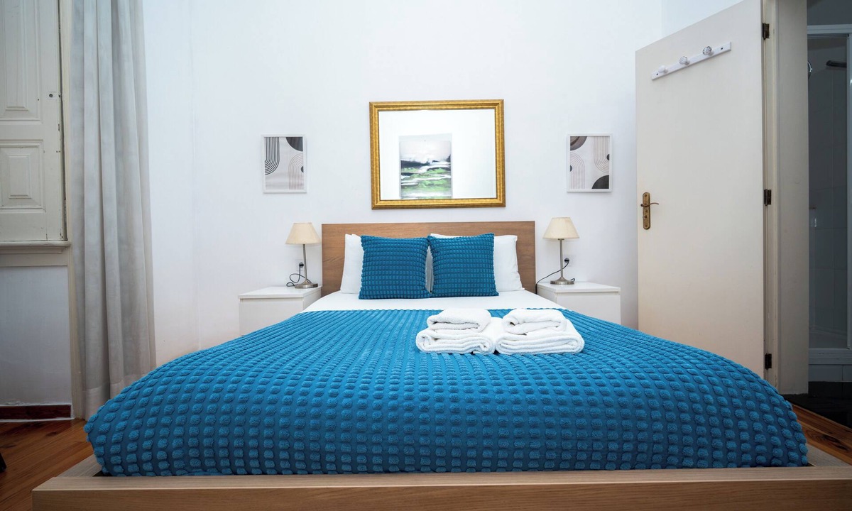 Mouraria Apartment | 3 Bedroom .2 washroom .1 living Room .2 double bed . 2 Twin bed Apartment