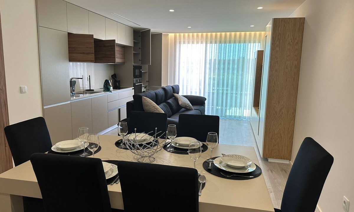 Canidelo Condo | 3 bedroom apartment in luxury furnished condominium 1000m from lavadores beach