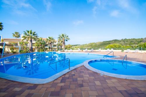 Estombar House | 49 Presa da Moura - Superbly 2 Bed Townhouse
