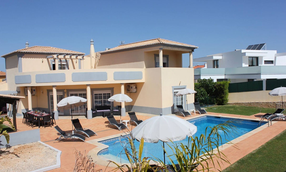 Parchal Villa | Algarve Villa - Private Pool - Sleeps 10 - Air conditioning, barbecue & terrace