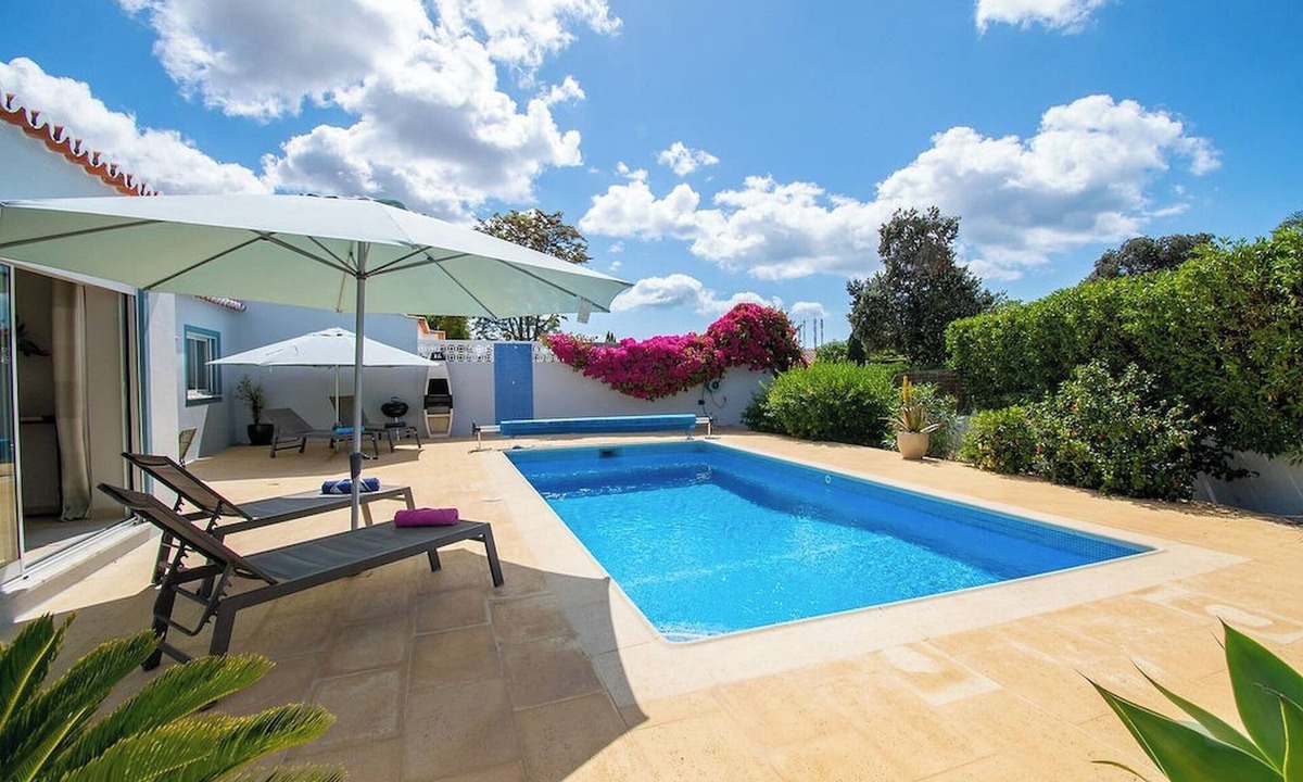 Mato Serrao Ski Chalet | Ana- Beautiful villa in walking distance of Carvoeiro with Heated Private Pool
