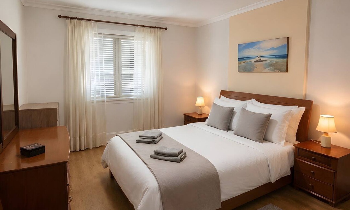 Sao Martinho Apartment | Apartment 'Ajuda Mar Holidays with Parking' with Balcony and Wi-Fi