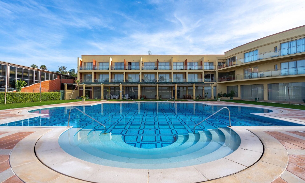 Estombar Apartment | Apartment 'Casa Soeiro' with Shared Pool, Wi-Fi and Air Conditioning