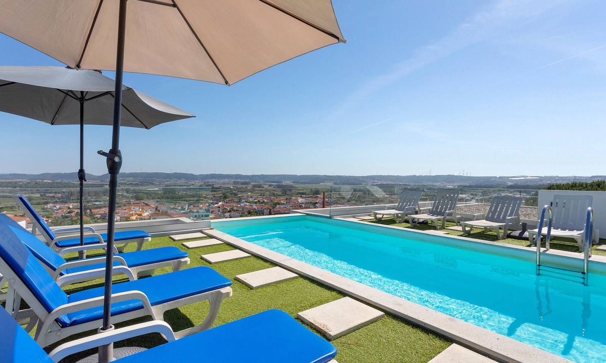 Amoreira Apartment | Apartment 'Colina Do Sol 2' with Mountain View, Private Pool and Air Conditioning