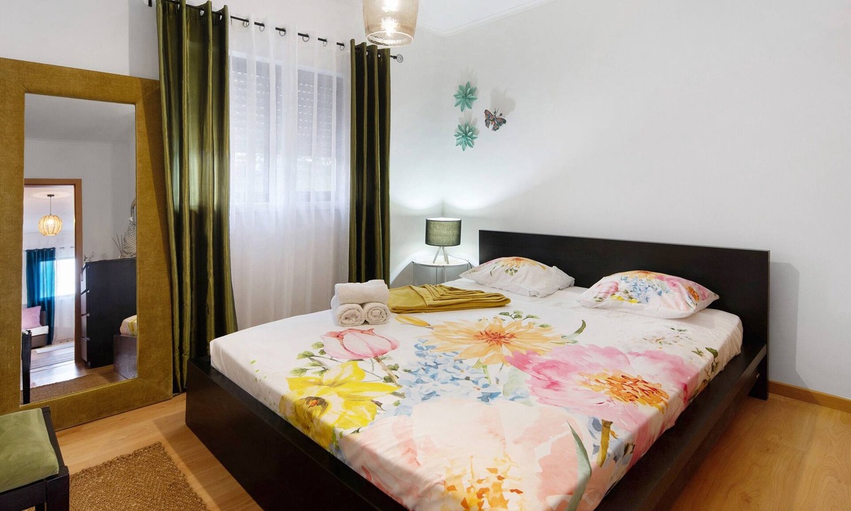 Ponta Delgada Apartment | Apartment 'Ocean View Flat' with Sea View, Shared Garden and Wi-Fi