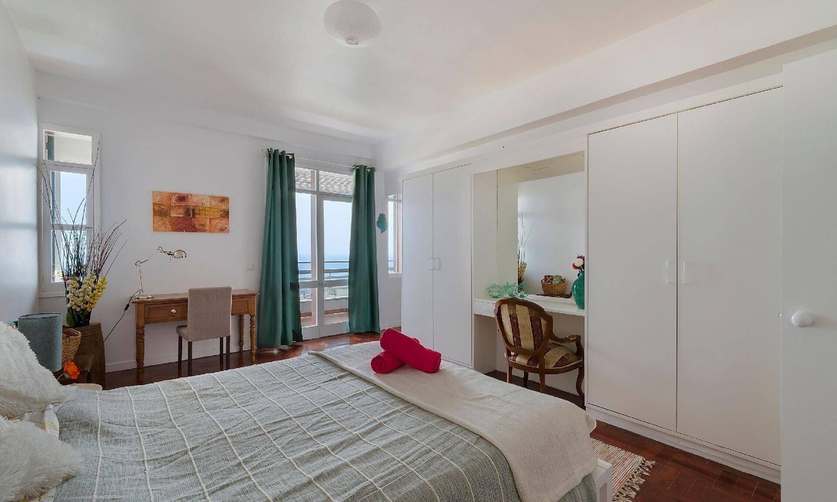 Sao Martinho House | Apartment with balcony and a view in São Martinho