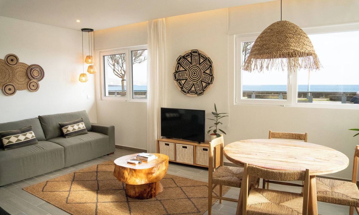 Ponta Delgada Apartment | Apartment with sea view, 5 minutes walk from the beach!