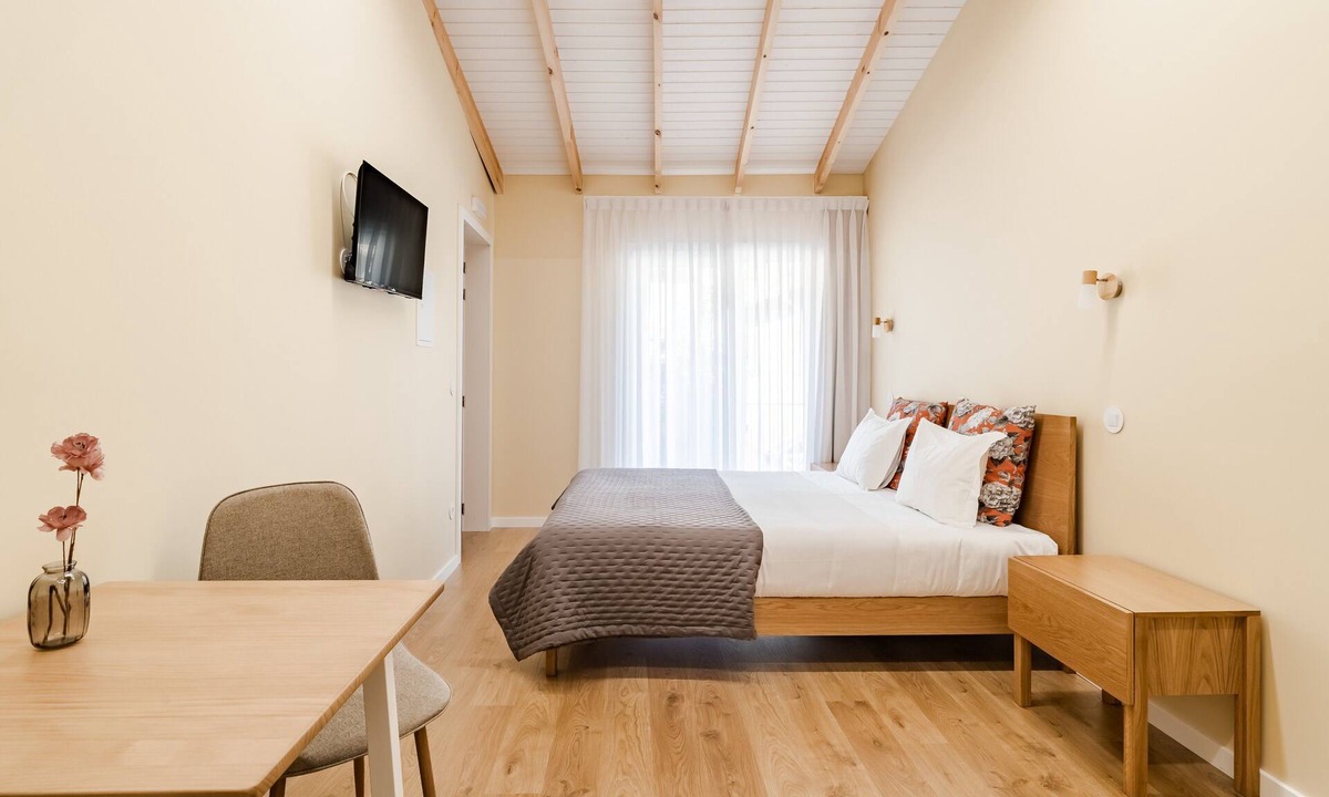 Campo de Gerez Apartment | 'Avó Custódia - Room' with Mountain View, Wi-Fi and Air Conditioning