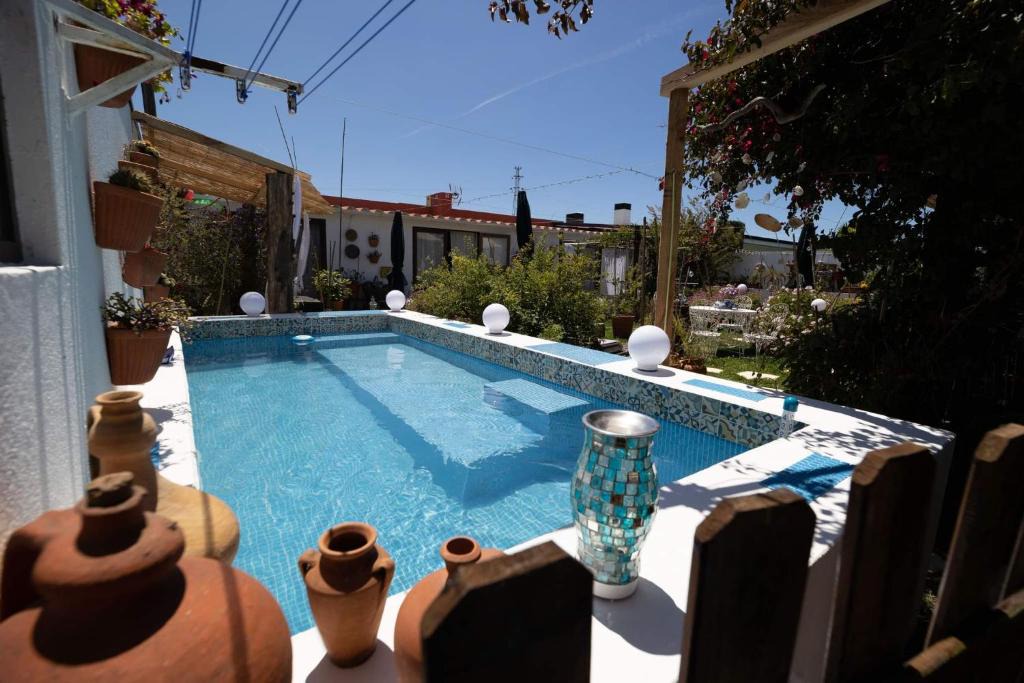 Torreira House | Beach House Babylon guest house with kitchenette and garden