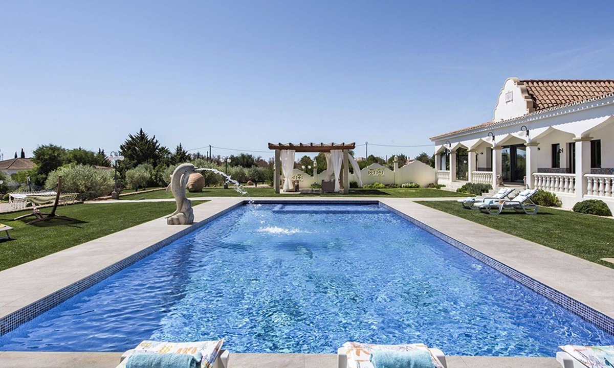 Cerro do Ouro Villa | Beautiful private villa with WIFI, hot tub, private pool, A/C, TV, patio and panoramic view