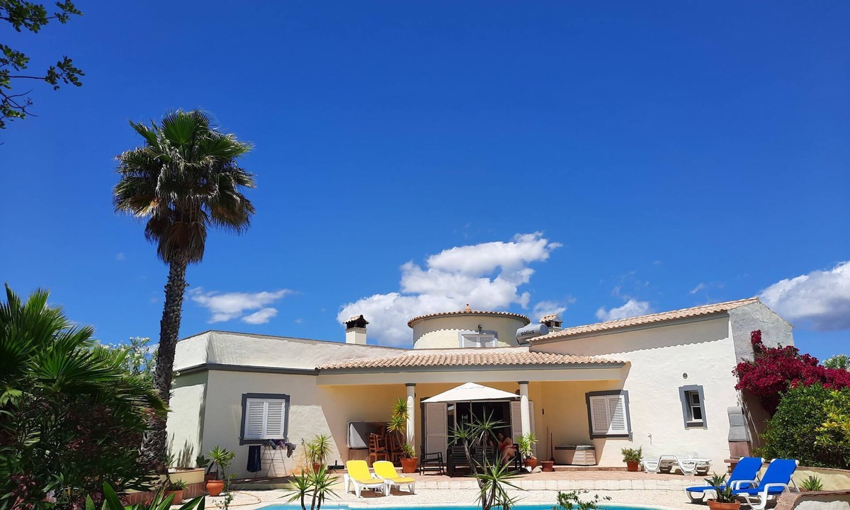 Fonte do Bispo Villa | Beautiful villa with private pool and sea view