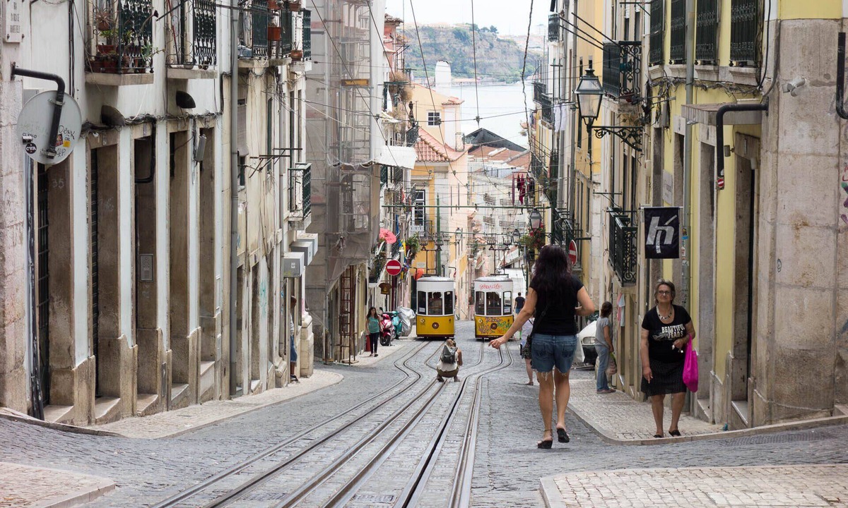 Misericordia Apartment | Bica attic in the historical part of the district São Paulo, overlooking the Tagus