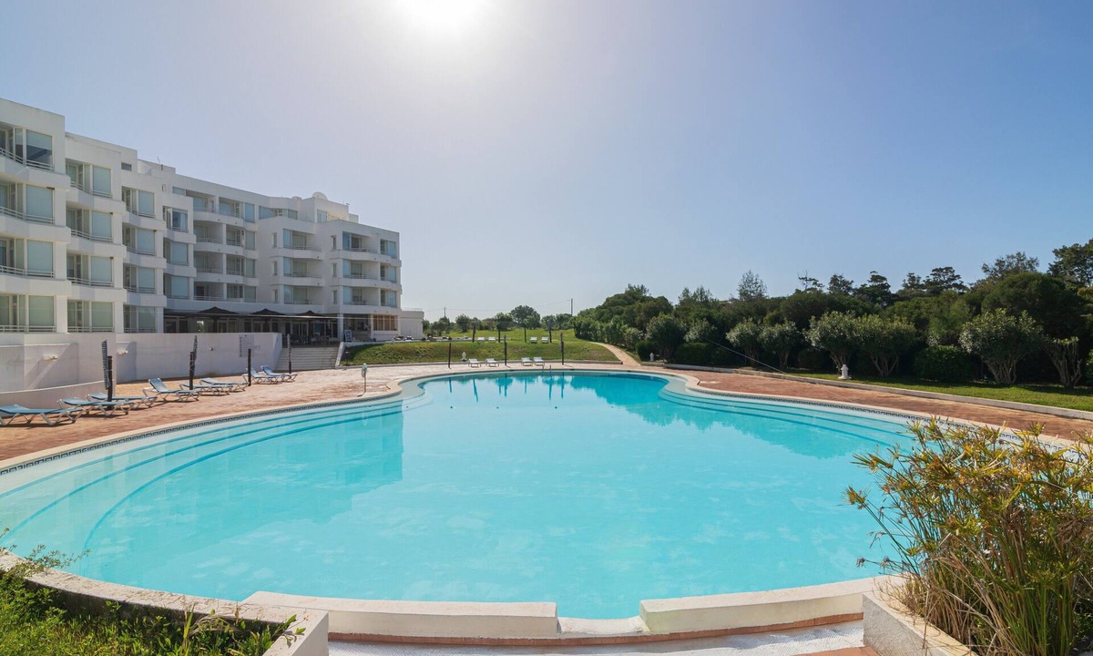 Prainha Apartment | Blue Escape – Prainha, Alvor with Shared Pool, Garden and Wi-Fi