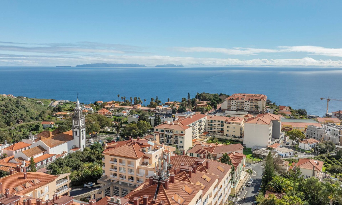 Canico Condo | BoLina 2 bedroom apartment located in the historic center of Caniço.