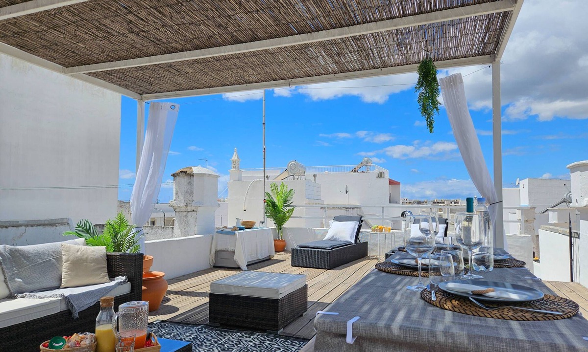 Olhao Villa | Casa Amor do Mar, top location, terrace, barbecue, boho style, near the marina