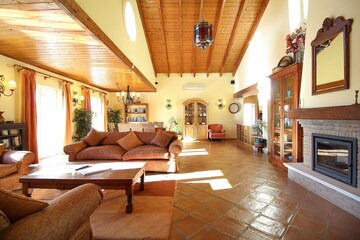 Carvoeiro Villa | Casa Bruella - Walk to beach, Pool, WiFi and BBQ in Carvoeiro