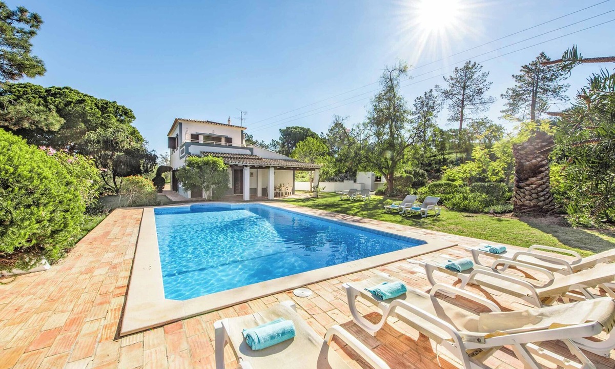 Caramujeira Villa | Casa Carmen - Four Bedroom Villa, Sleeps 8