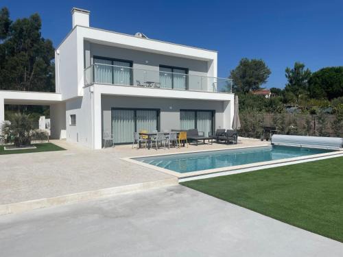 Nadadouro Villa | Casa Céu Azul - The Blue Sky Villa
