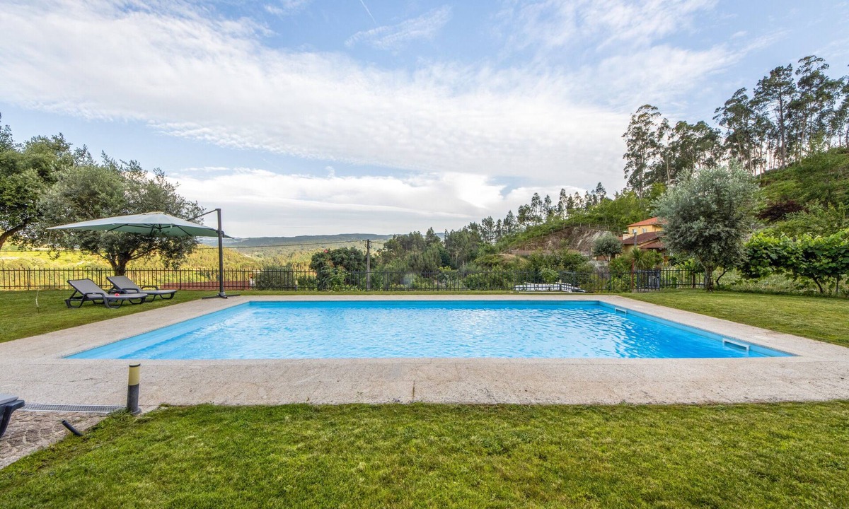 Vale de Cambra House | Casa De Pedra D'Alborinhas – Historic Stone House with Pool in Casal Velide