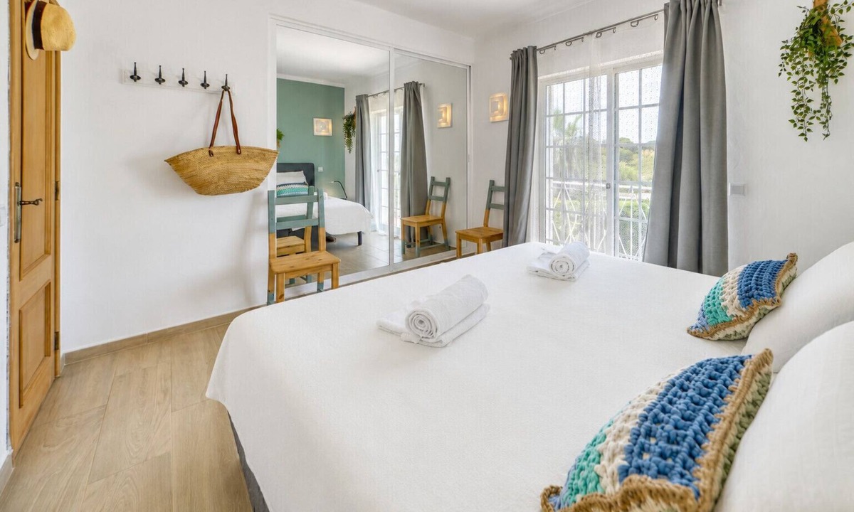 Lagoa e Carvoeiro Ski Chalet | Casa Flamingo – Stylish Algarve Escape