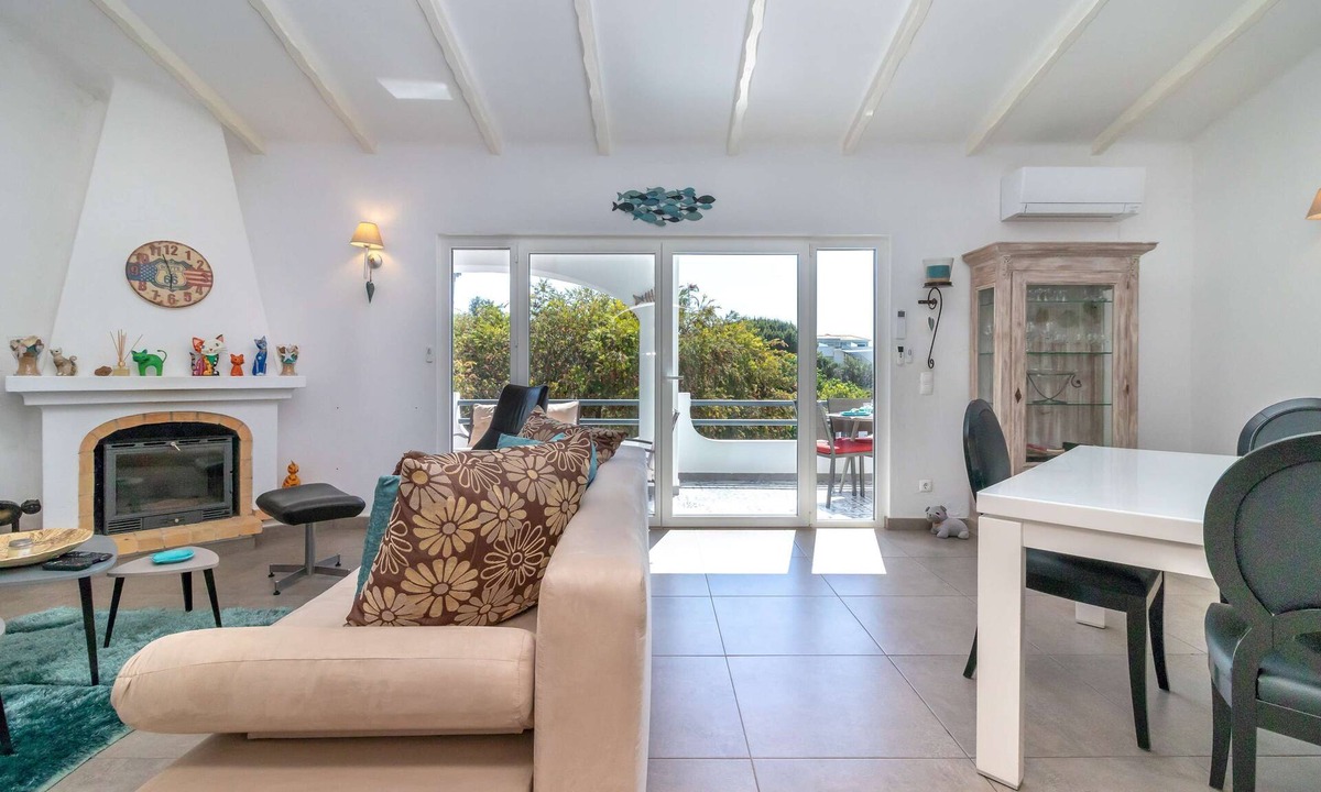 Areias Dos Moinhos House | Casa Moinho – Stylish 2 Bedroom Townhouse with Communal Pool, Carvoeiro