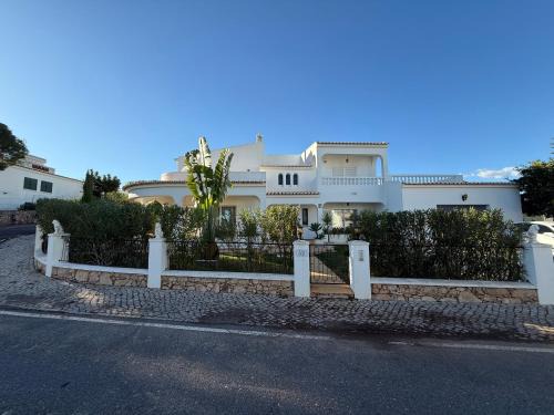 Almancil House | Casa SP- Villa with heated pool near Vilamoura, Vale do Lobo