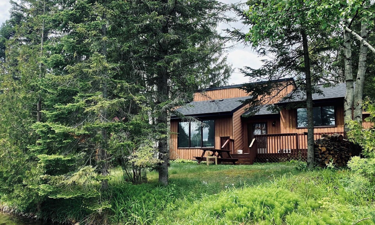 Gannon Village Cottage | Cedar Lodge | Peaceful Waterfront Escape