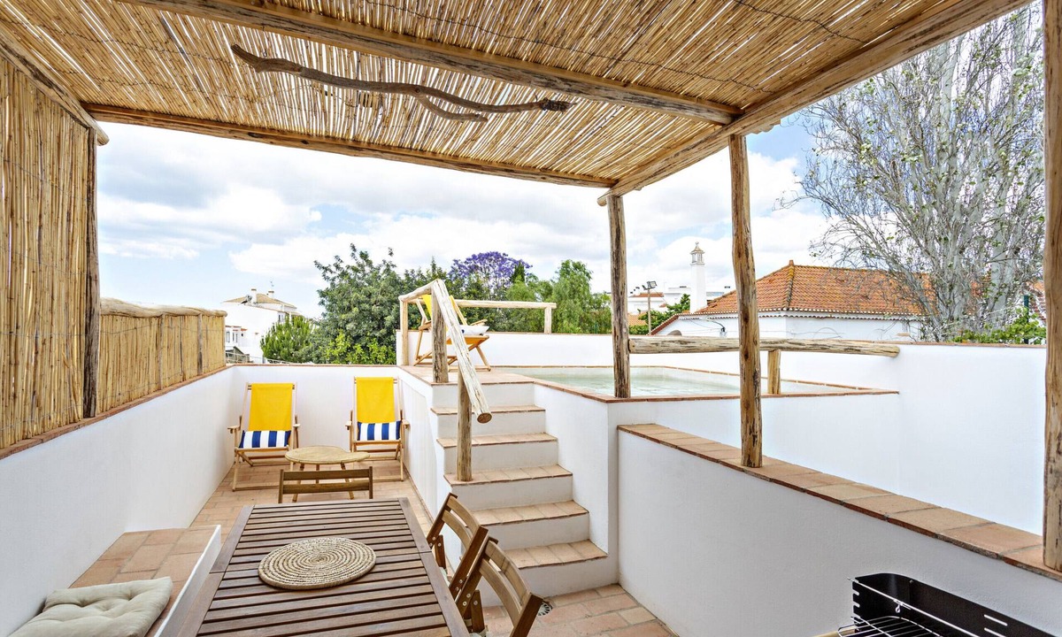 Santa Luzia House | Charming, cozy house with swimming pool