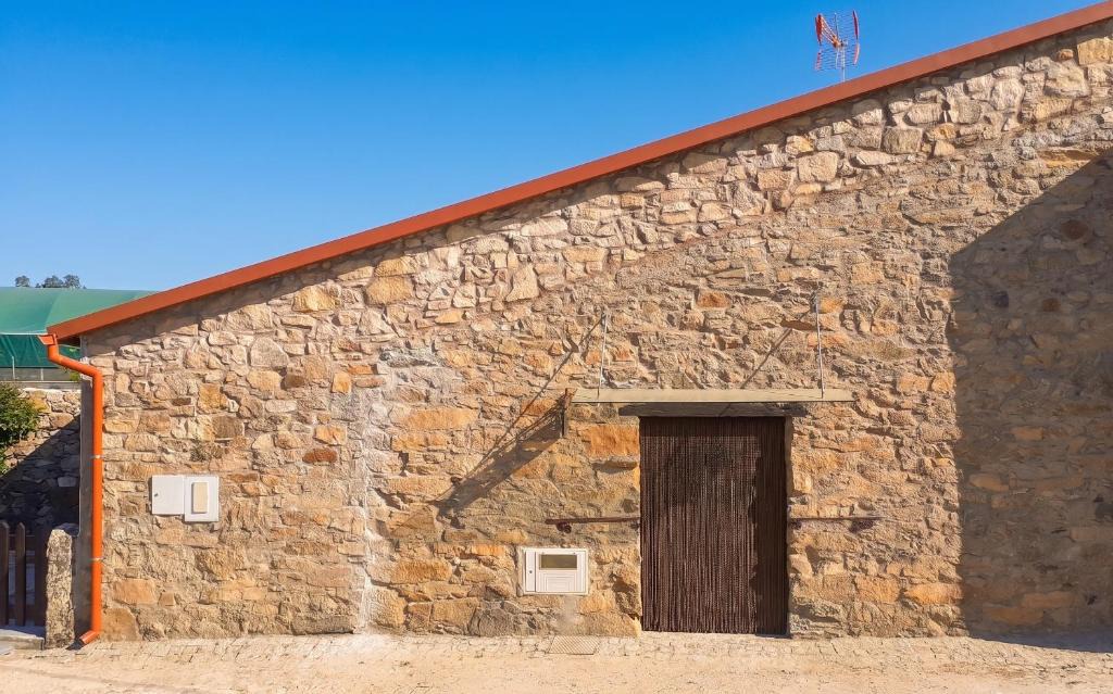 Salsas House | Charming house in Parada with mountain view and fenced garden