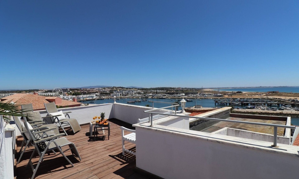 Lagos Apartment | Chic Wi-Fi Apartment for 4 with Stunning Sea & Marina Views, 300m from the Beach