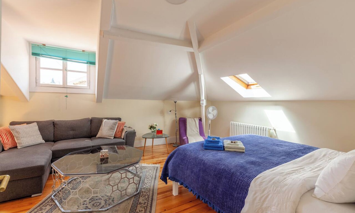 Se Nova Apartment | Coimbra Old Town Gem Family Studios, Suites with Private Bathrooms