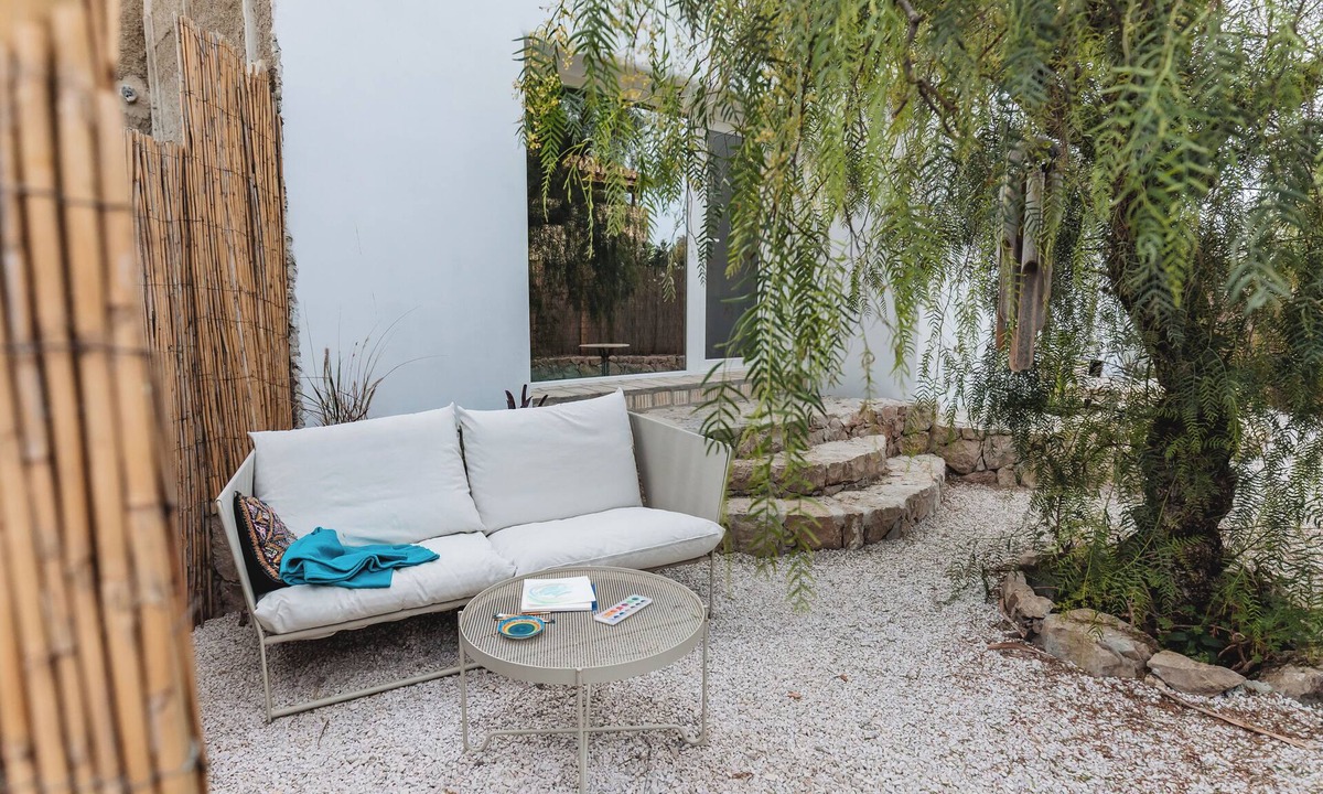 Moncarapacho e Fuseta Cottage | Dreamy Garden Cottage with Natural Pond in Algarve