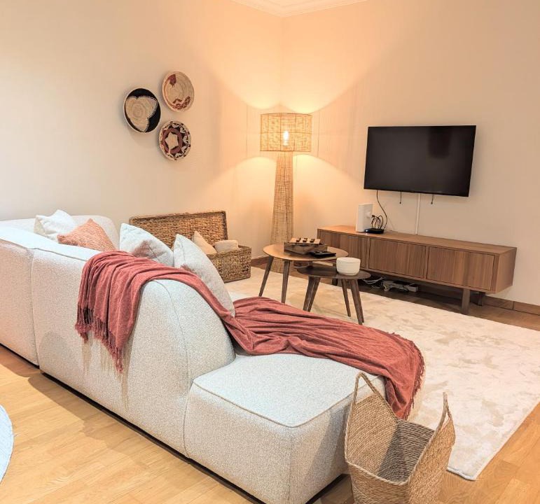 Senhora da Hora Apartment | Elegant Metro Apartment Free Parking
