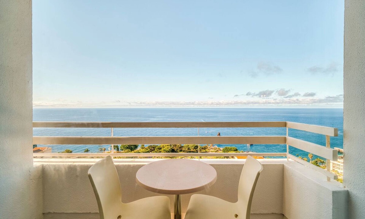 Sao Martinho Hotel | Explore Funchal's Marina! Balcony with Sea View, Swimming Pool, Spa & Wellness!