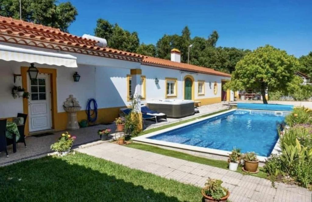 Alcobaca House | Farmhouse Sleeps 8 with Pool & Horses