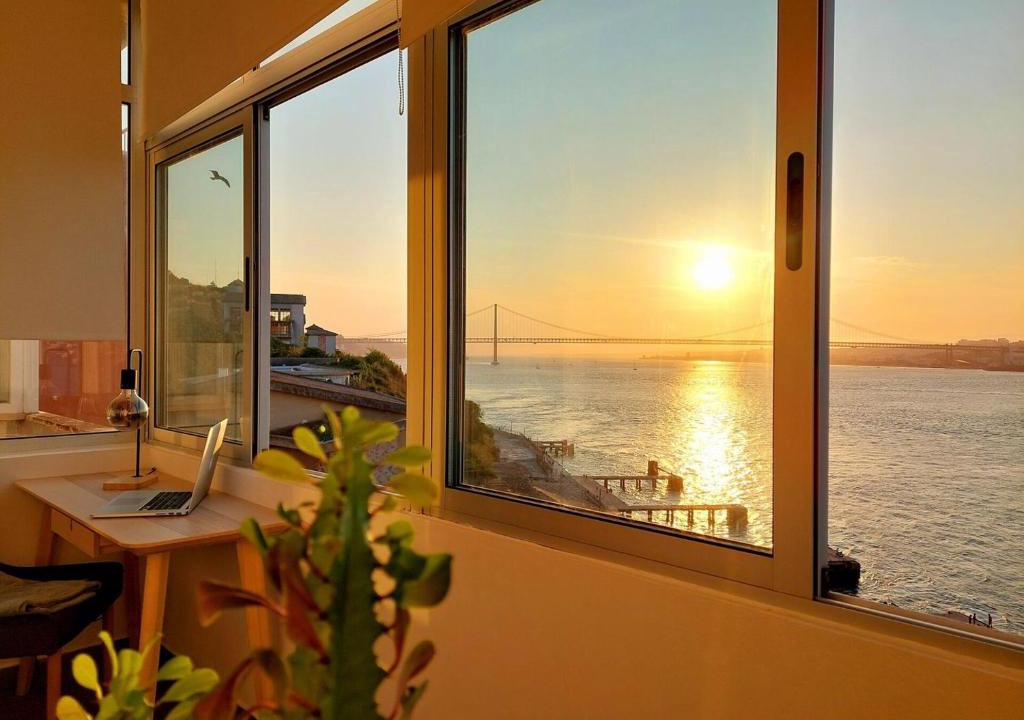 Cacilhas Apartment | Flat in Cacilhas – Lisbon Stunning River Views