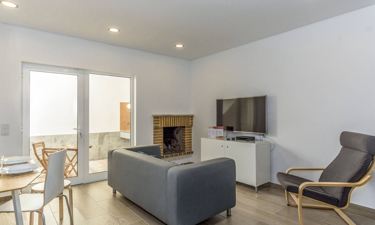 Sao Pedro Ski Chalet | FLH Faro Central House with Terrace