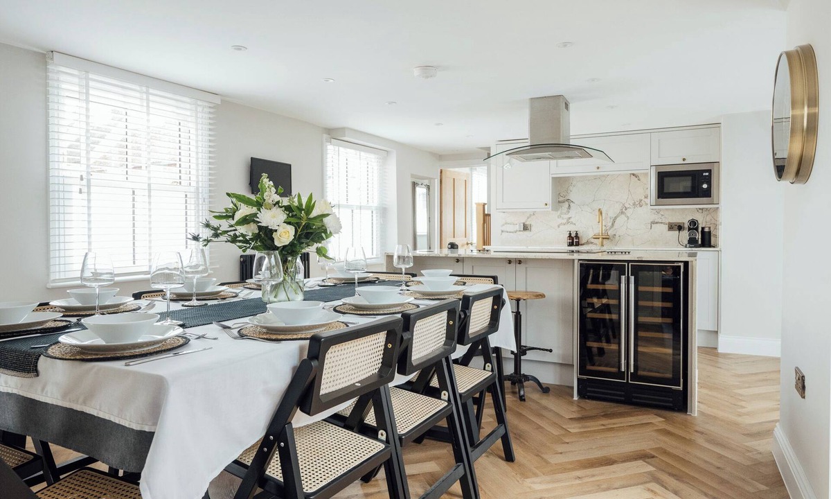 Colchester House | Fun, luxury home in the heart of Colchester