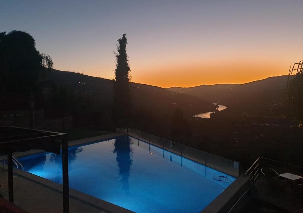 Lamego Bed & Breakfast | Golden Mirror