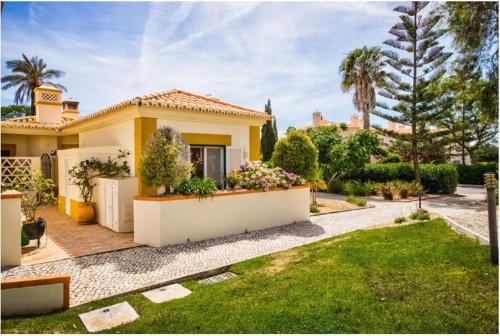 Estombar Apartment | Gramacho Golf Bungalow private garden and terrace shared pool