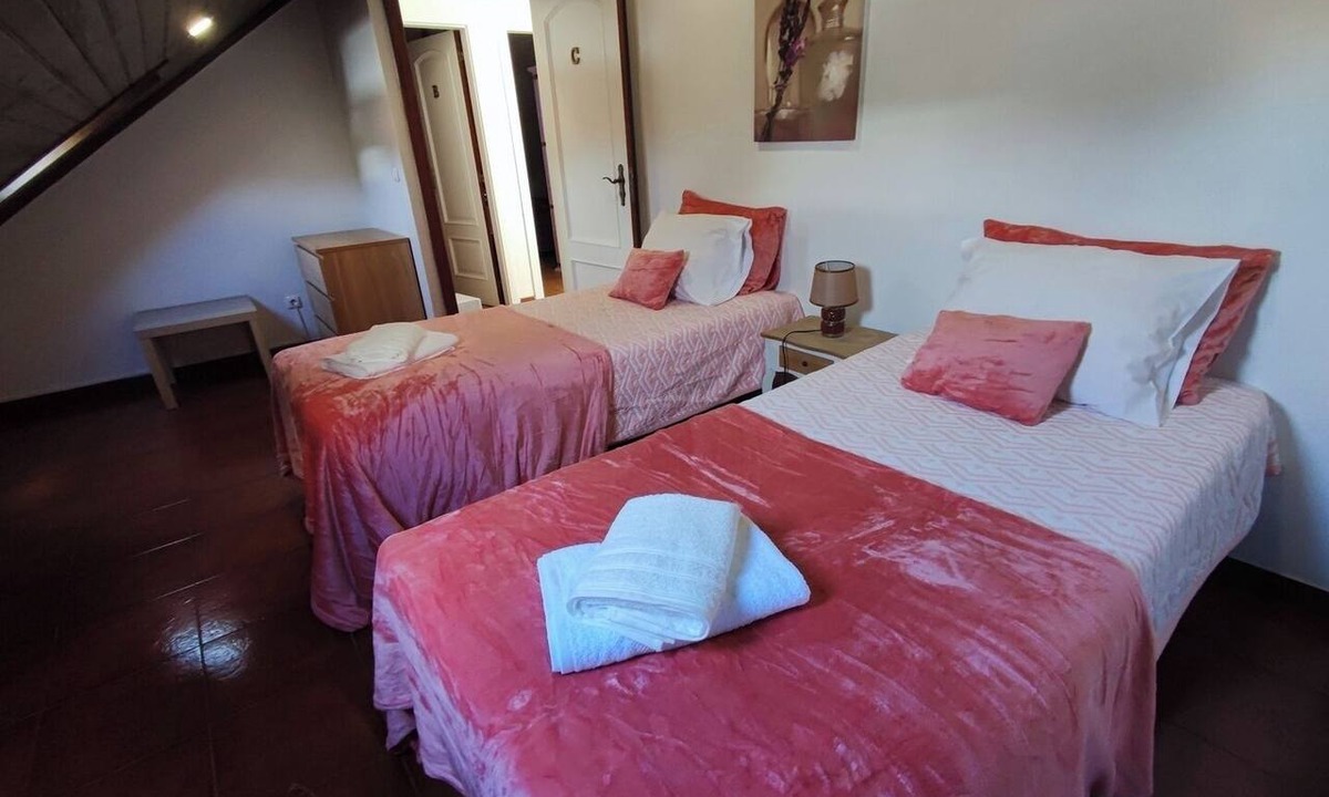 Triana Apartment | GuestHouse AL Santa Catarina, room C, Alenquer