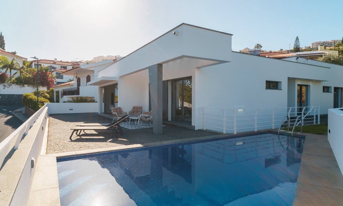 Canico Villa | GuestReady - Golden paradise in Caniço