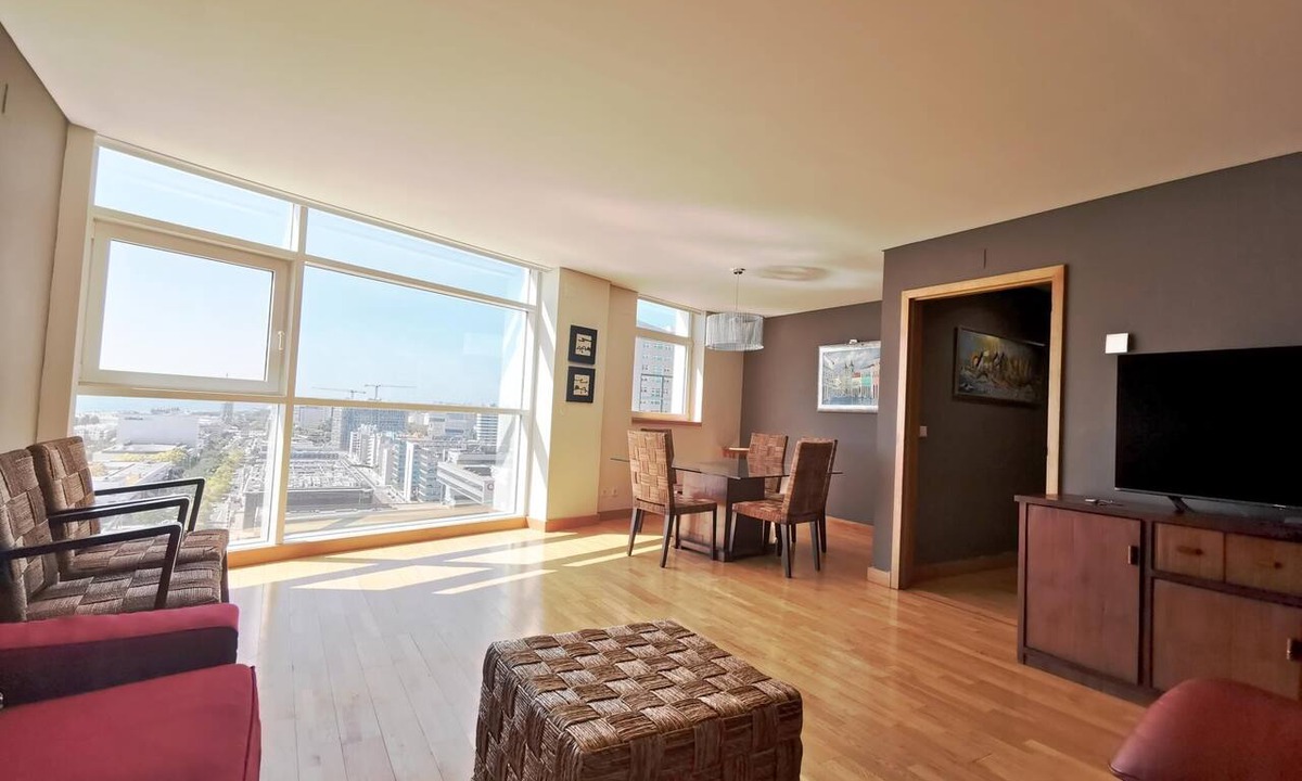 Parque das Nacoes Apartment | High Floor Apartment in Tower with River View Parque Nacoes Expo8