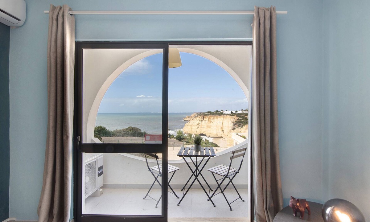 Vale de Centianes Apartment | Holiday Apartment "Amazing Ocean View 2" with Sea View, Shared Garden & Wi-Fi