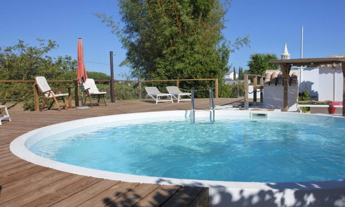 Tavira Apartment | Holiday Apartment 'Casa Do Livramento Adega' with Shared Pool, Wi-Fi and Air Conditioning