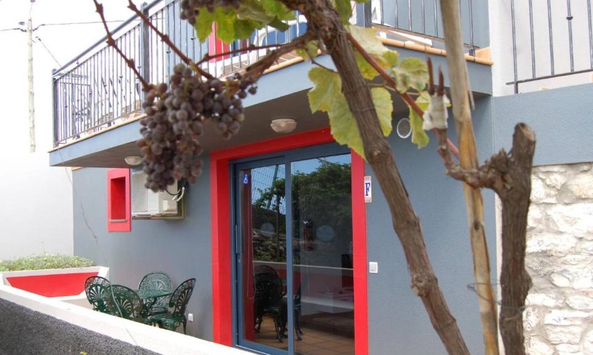 Ribeira Brava Apartment | Holiday Apartment "Vila Brava Cottage Apartamento F" with Sea View & Wi-Fi